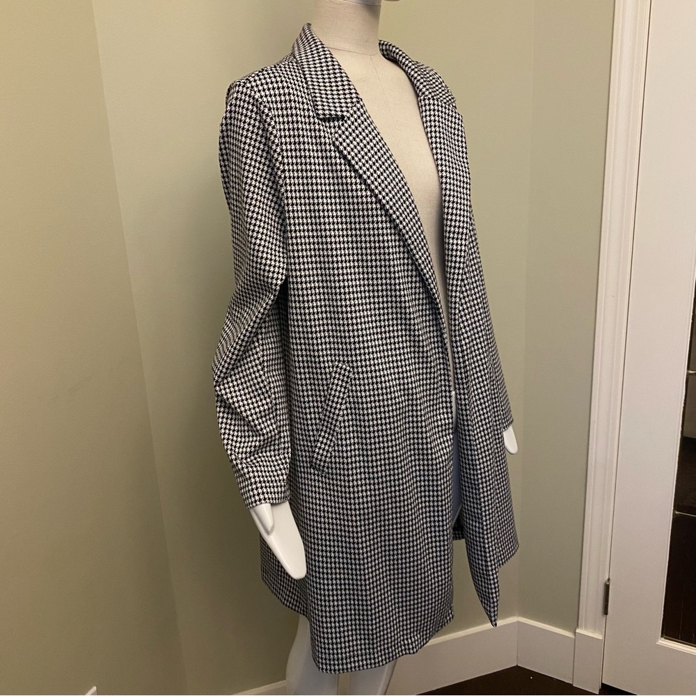 MELLODAY Black and White Houndstooth Blazer XL fits like a cardigan, open front.